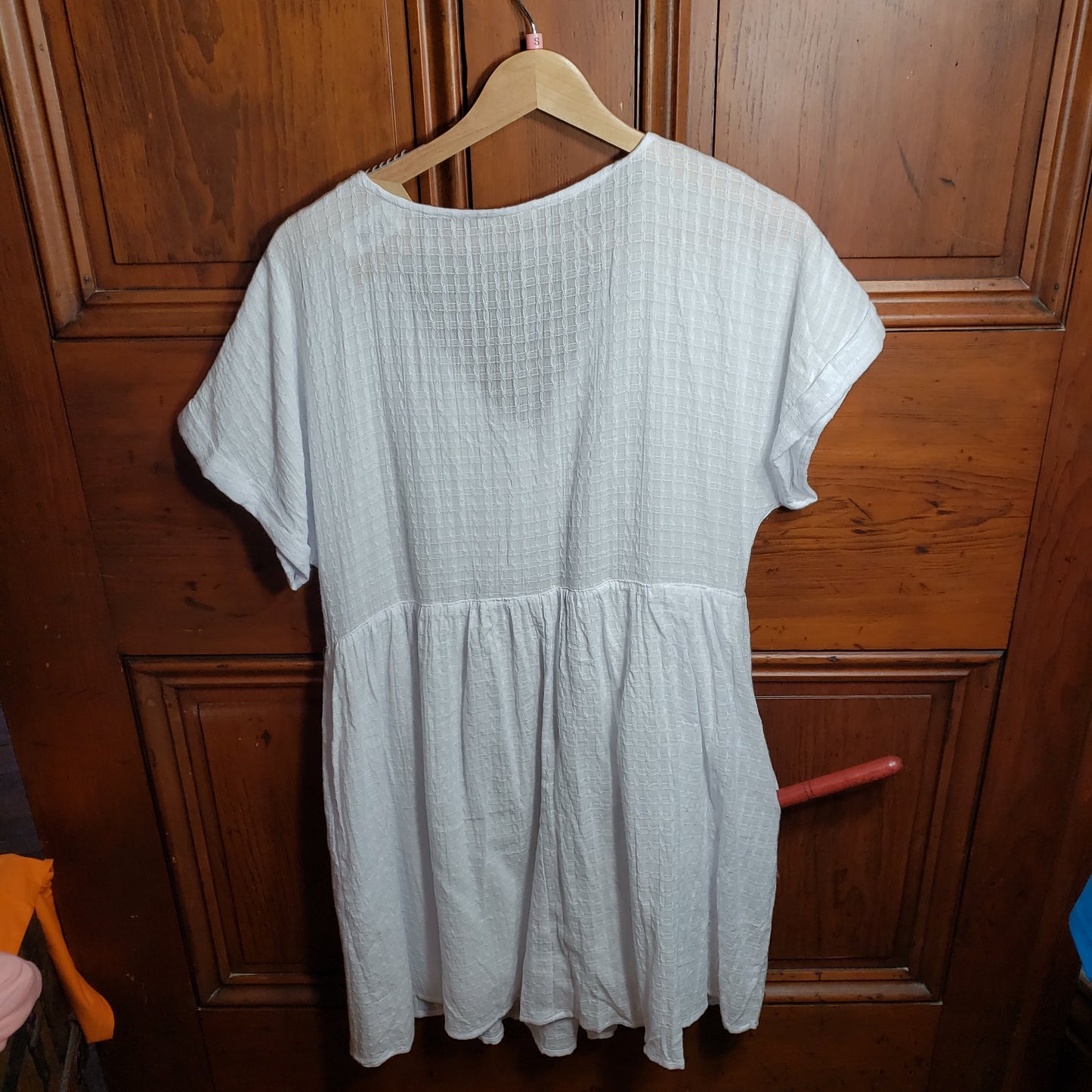 WOMEN’S WHITE DRESS