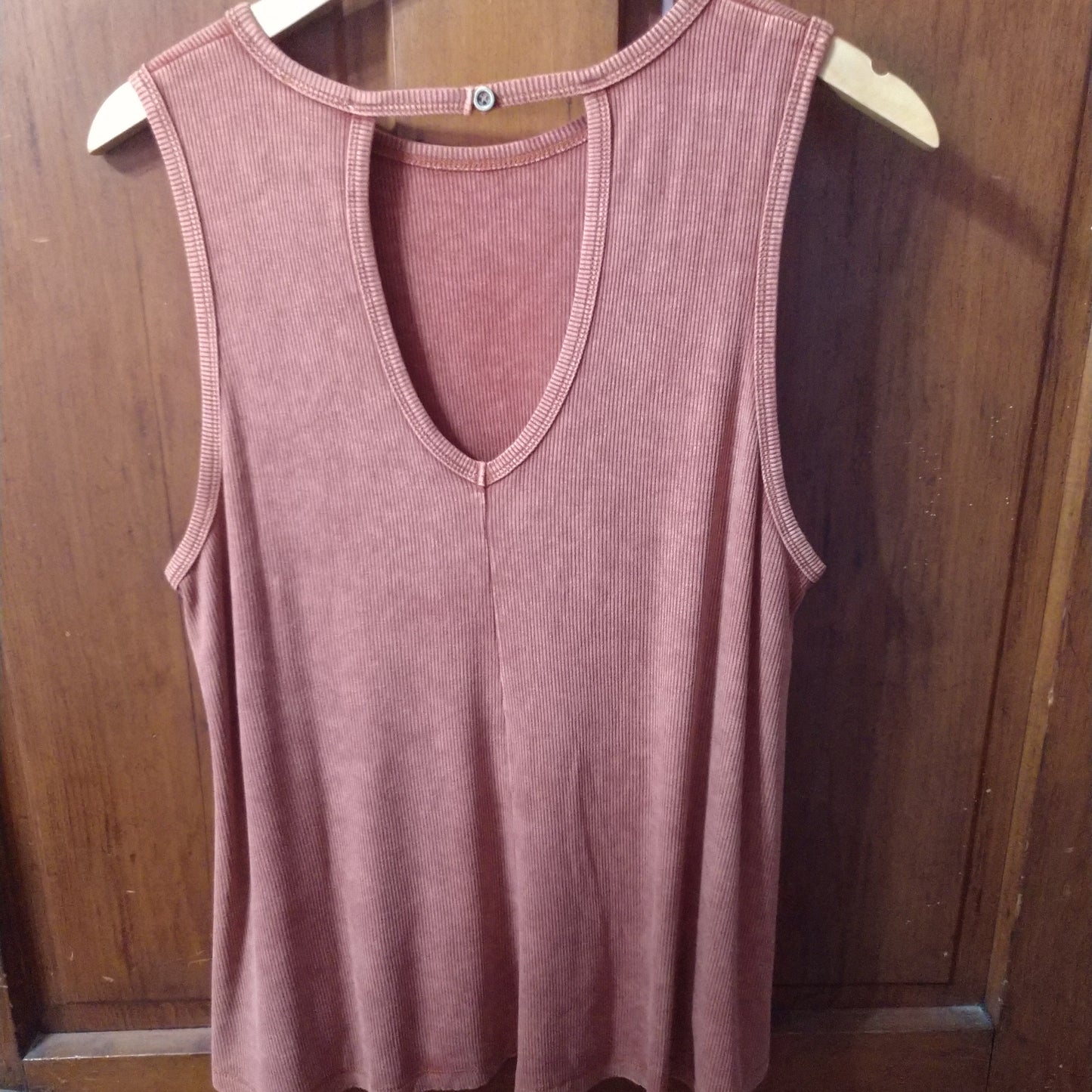 HALLIE'S RUST TOP '23