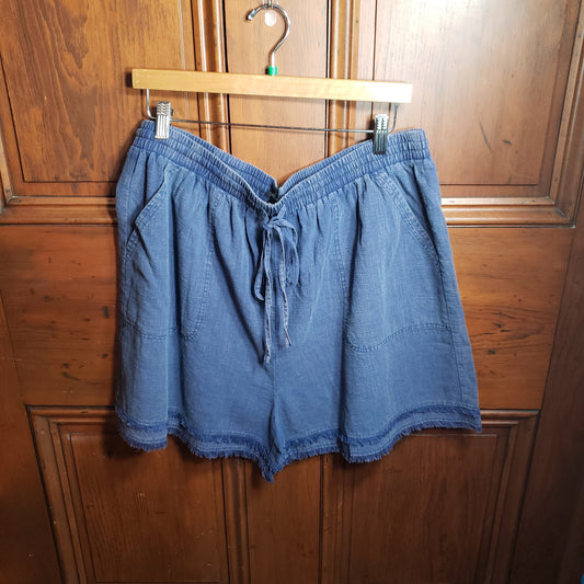 CALLIE'S CURVY NAVY SHORTS