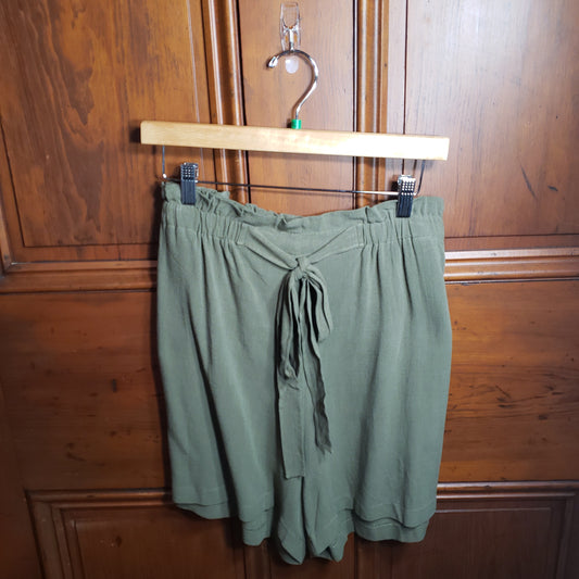 CALLIE'S CURVY OLIVE SHORTS