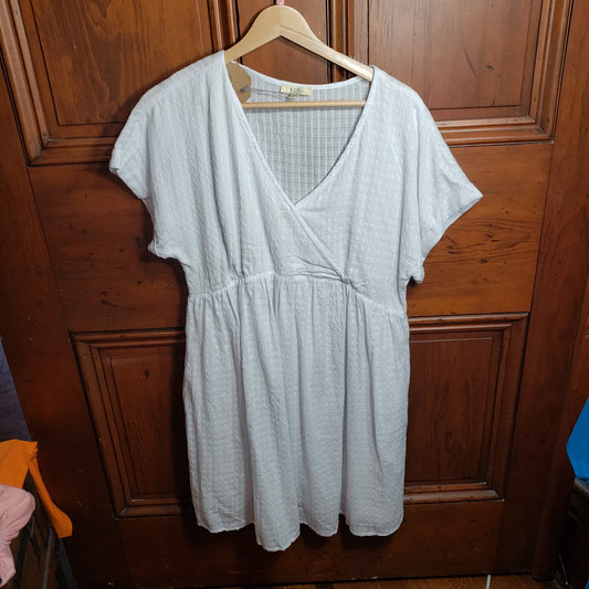 WOMEN’S WHITE DRESS