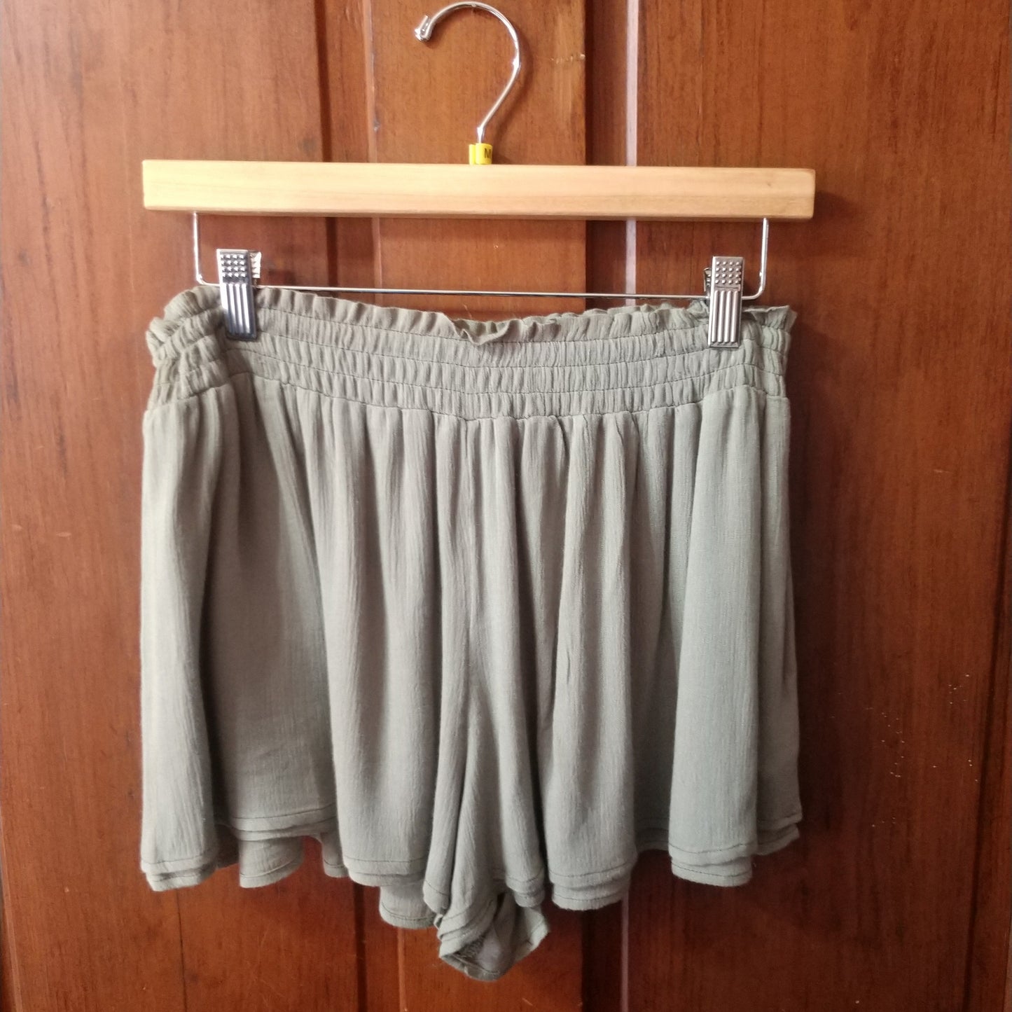 WOMEN’S SHORTS OLIVE