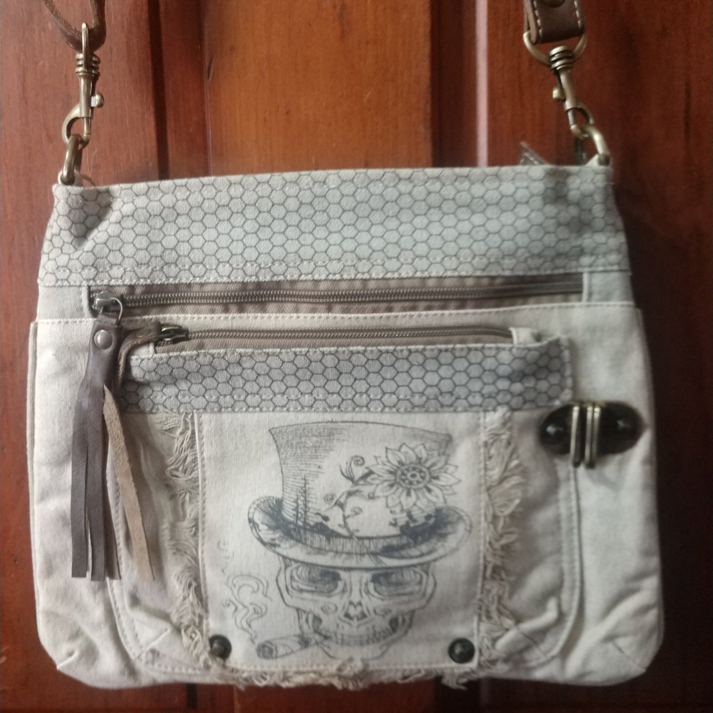 RAE'S SKULL SHOULDER BAG