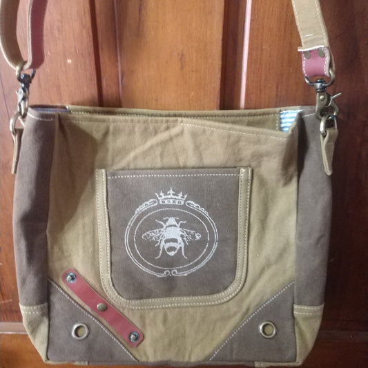 RAE’S BEE CROSSBODY